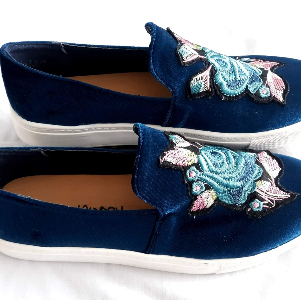 DIrty Laundry Velvet embroidered slip-on 7.5